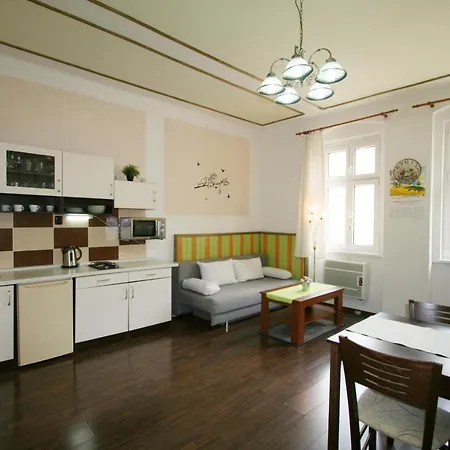 No 8 Zeyerova 17 * Karlovy Vary